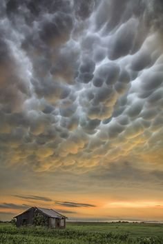 9f137cfa70ecdb54c7d6ab03aa38fc74--mammatus-clouds-beautiful-world.jpg