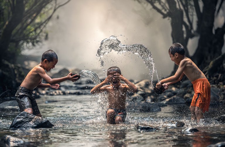 af-kids-splashing-water.jpg