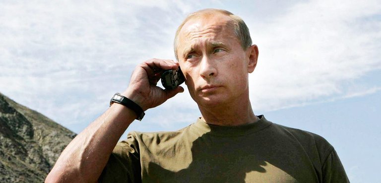 putin-phone.jpg