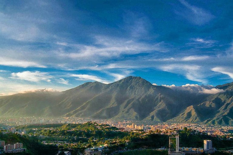 avila caracas hermosa.jpg