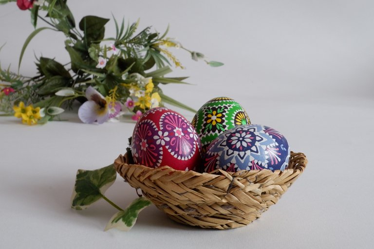 easter-eggs-3146063_1920.jpg