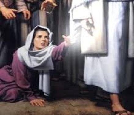 Mujer tocando el manto de Jesús.JPG