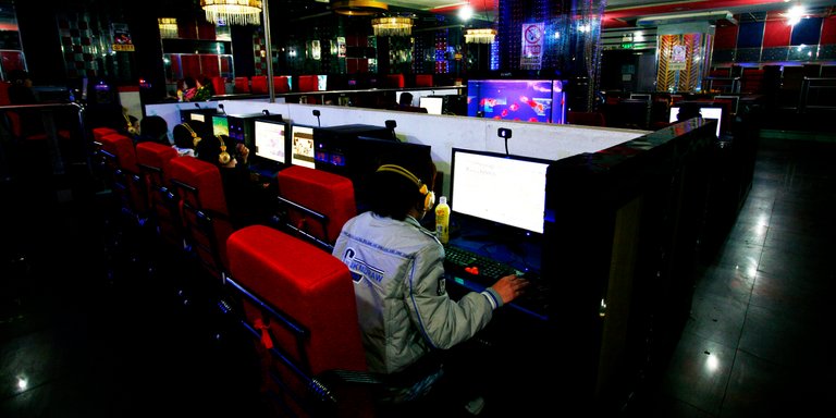 o-CHINA-INTERNET-CAFE-facebook.jpg