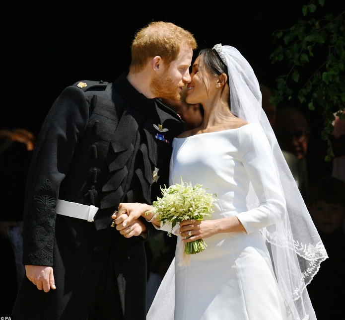 Stunning photos as Prince Harry and Meghan Markle's process through the streets of Windsor_009.png