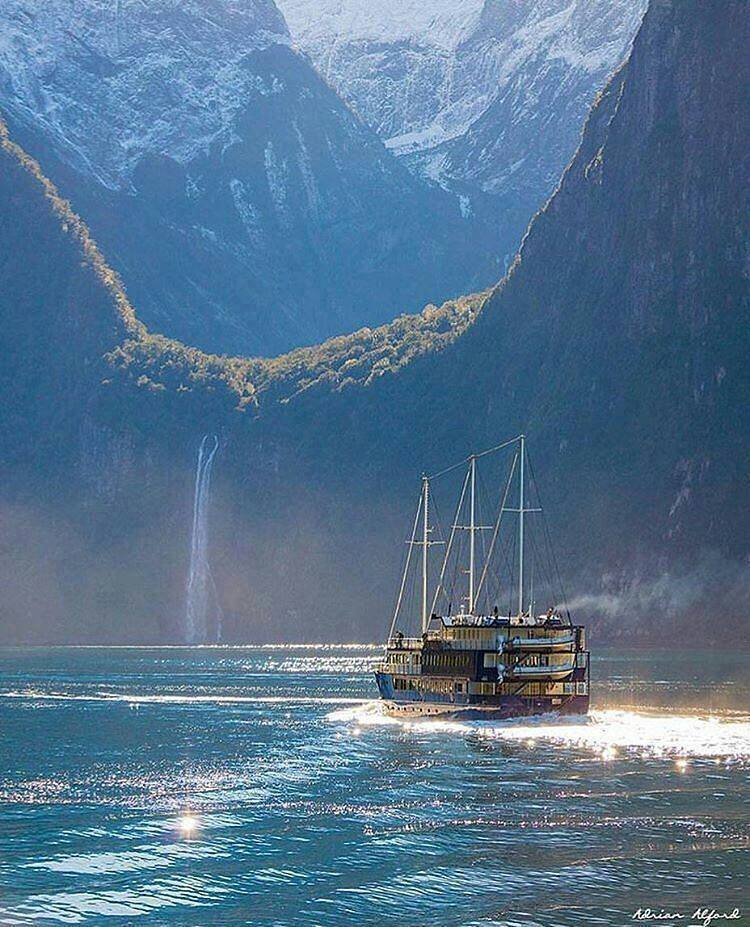 Milford Sound, Noua Zeelandă..jpg