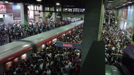 Plaza-Venezuela-Linea-Leonardo-Guzman_NACIMA20130521_0026_6.jpg