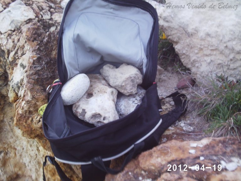 Mochila con piedras de Palma de Mallorca -2012-.JPG