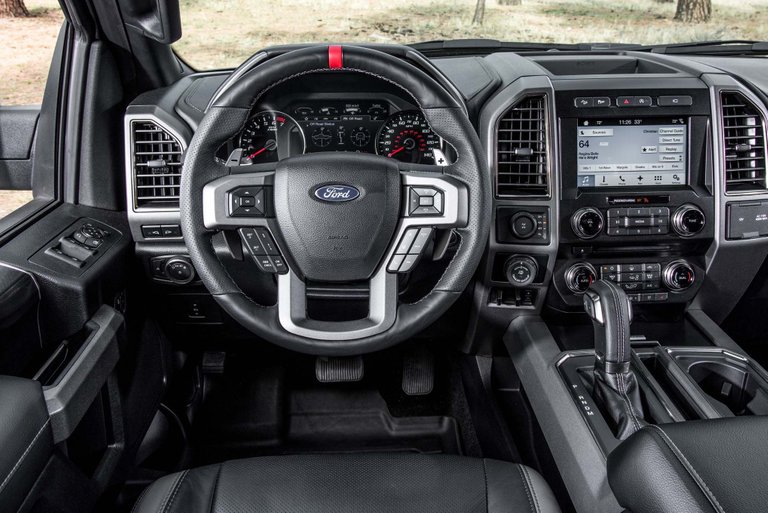 2017-Ford-F-150-Raptor-cockpit.jpg