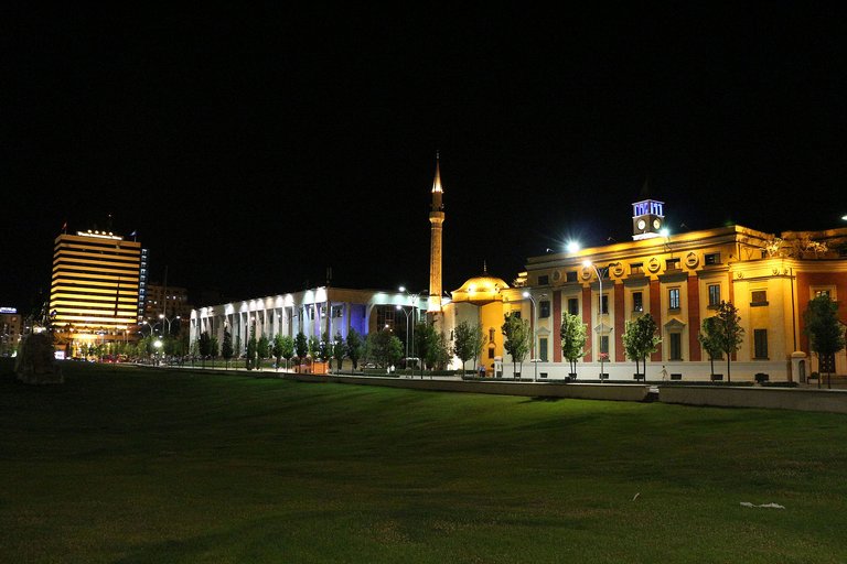 Tirana Square 2015.jpg