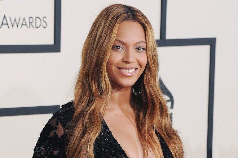 beyonce-grammys-red-carpet-billboard-1548.jpg