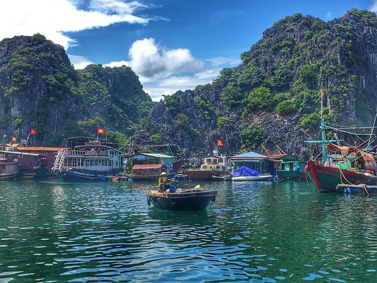 Ha Long Bay 6.jpg