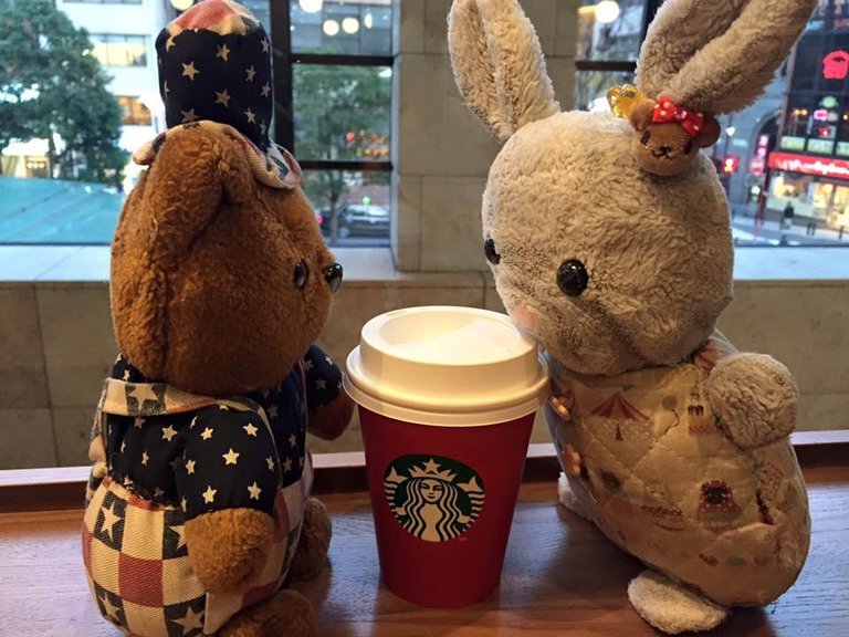 Unagi-Travel-guests-at-Starbucks.jpg