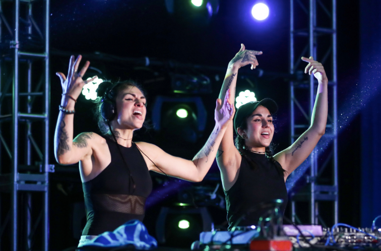 krewella.png