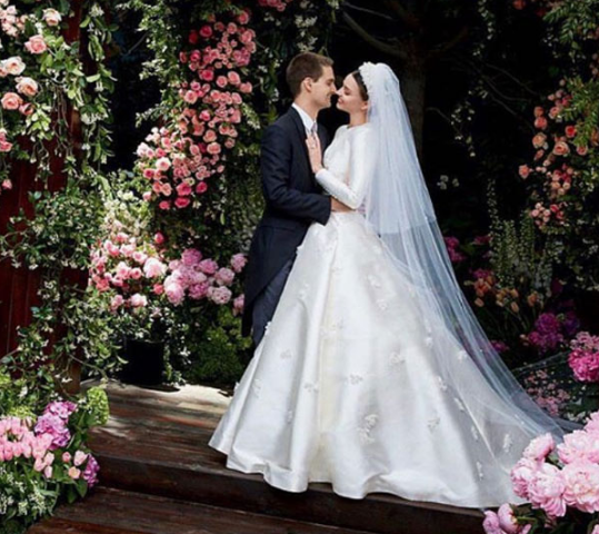 spectacular wedding dress Miranda Kerr.png