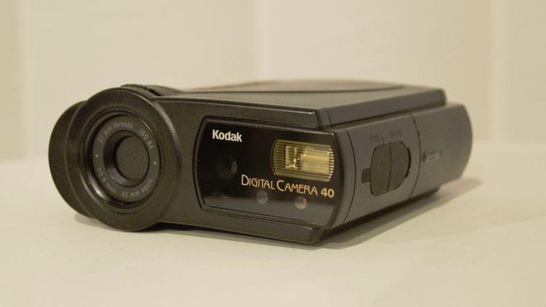 Kodak-DC40-digital-camera.jpg