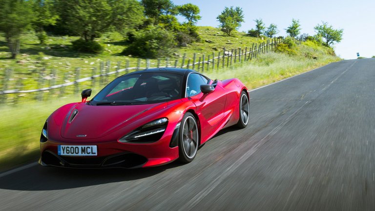 McLaren 720S 1.jpg