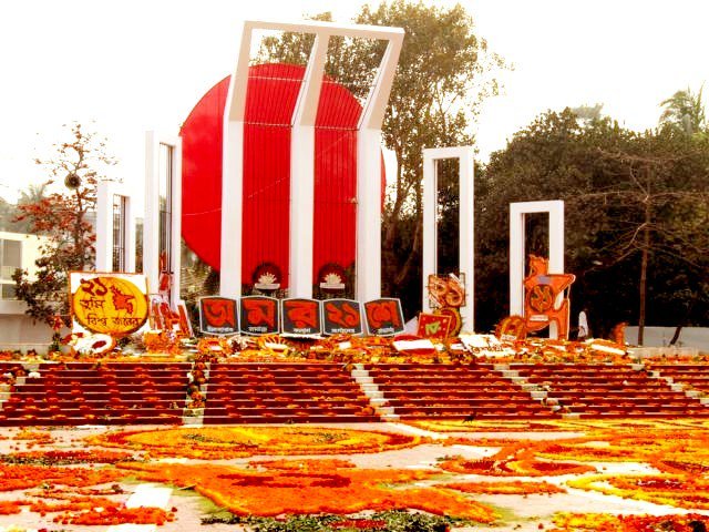 Shaheed_Minar_on_21st_February.jpg