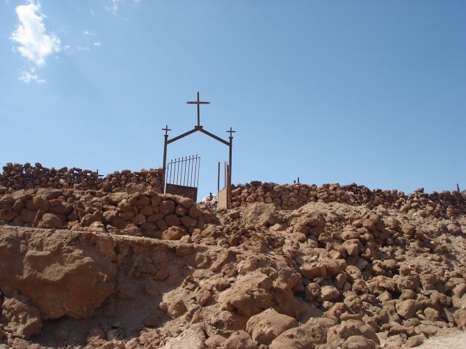 Creepy-Places-Humberstone-and-LaNoria-cemetery-670x502.jpg