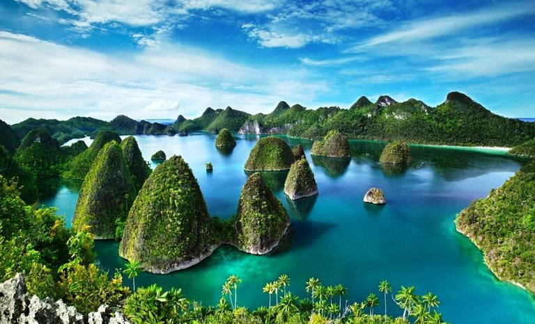 Pemandangan-Laut-Raja-Ampat-Yang-Indah.jpg