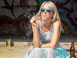 300x225xluxury-shutter210870514-woman-smoking-300x225.jpg.pagespeed.ic.gapT4O-6No.jpg