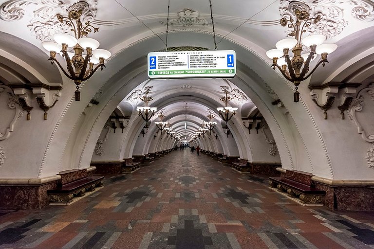 1200px-Metro_MSK_Line3_Arbatskaya_(img1).jpg