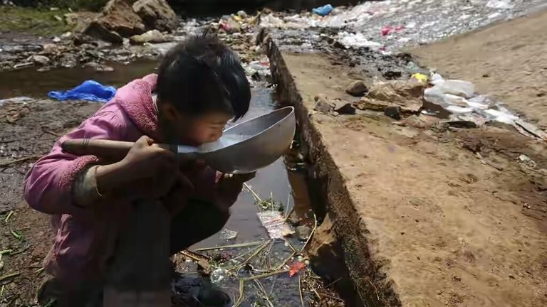 agua-contaminada.jpeg