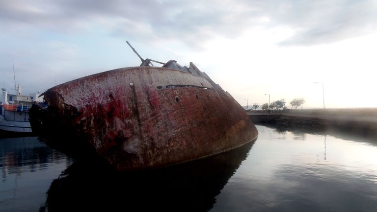 barco abandonado.jpg