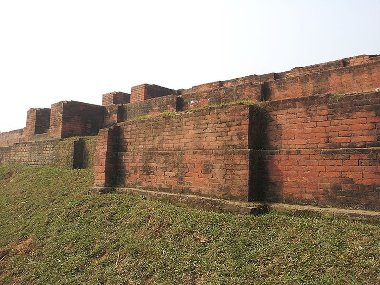 The_palace_of_Raja_Harishchandra.jpg