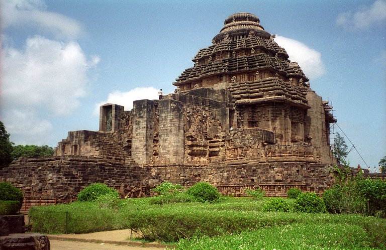 1200px-Konark_Surya_Temple.jpg