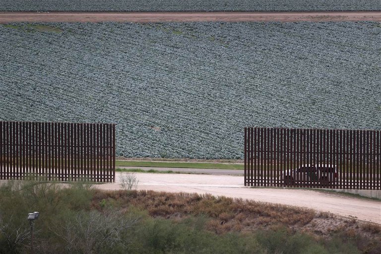 170125-mexico-us-border-cr_06_adbb3e967f331e520aebbc0346ca0d21.nbcnews-ux-1024-900.jpg