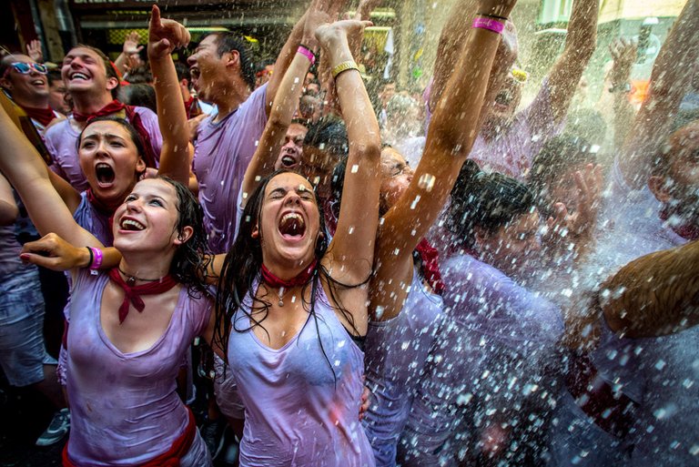 san fermin chicas chupinazo el pais.com.jpg