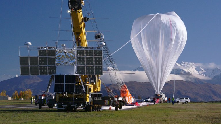 ballone satellite launch.jpg