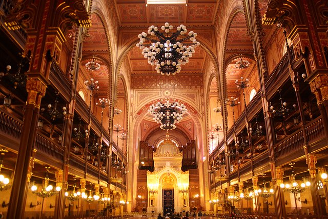 The-interior-of-the-Great-Synagogue-©ParisSharing.jpg