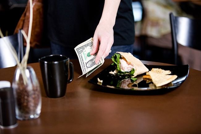 Restaurante-sin-propinas-empleados-felices.jpg