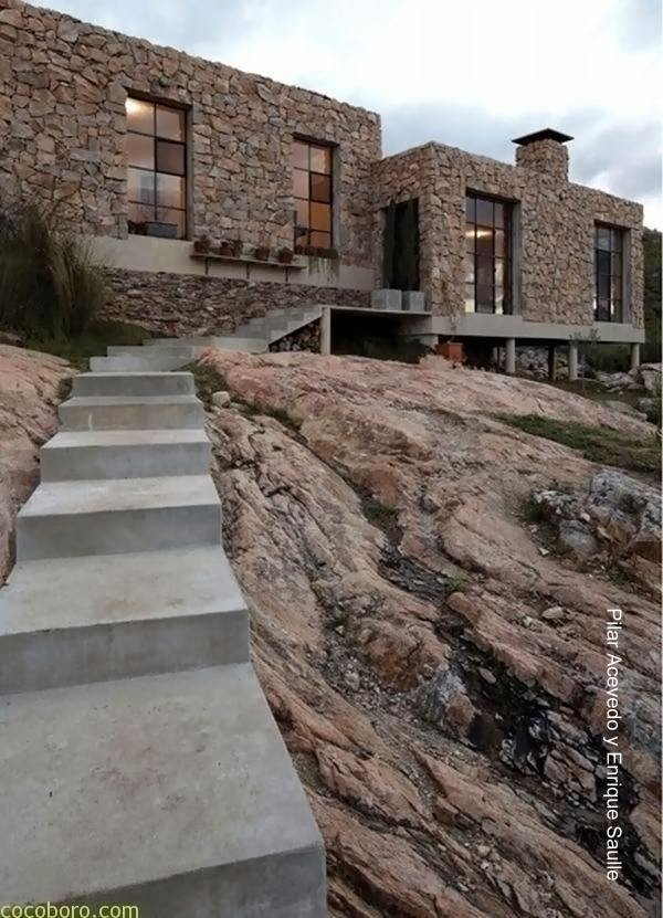 Casa contemporánea de piedra en Punta de Pan de Azúcar Uruguay.jpg