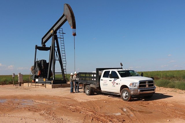 oil-well-2745294_640.jpg