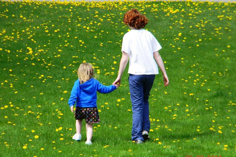 1200px-Dandelion_Sisters.jpg