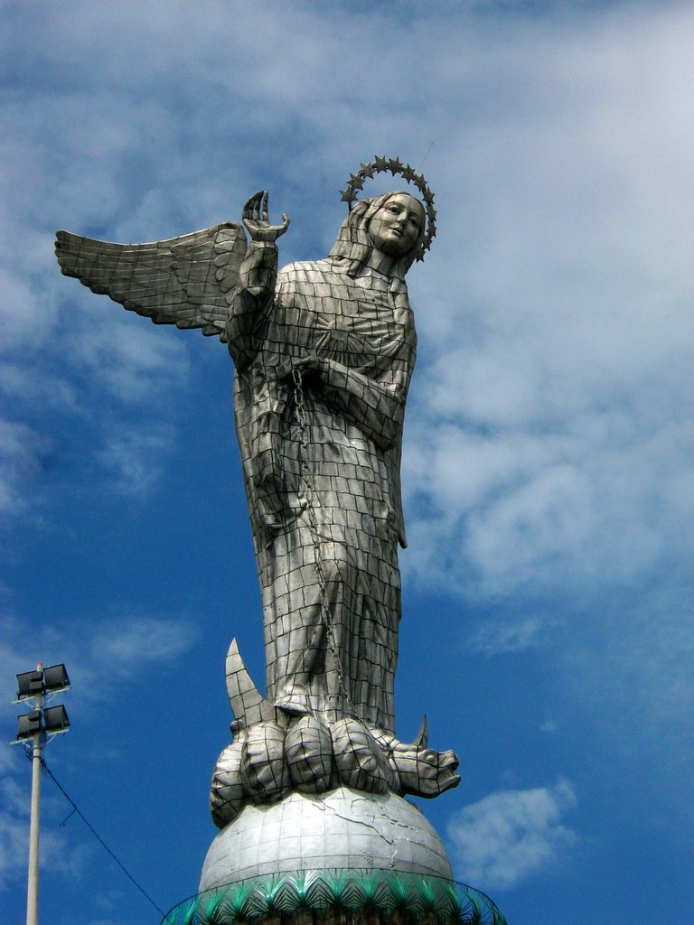 virgen el panecillo.jpg