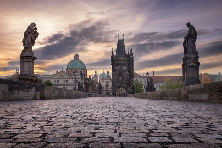 Charles-Bridge-at-Sunrise-Prague-Czech-Republic.jpg