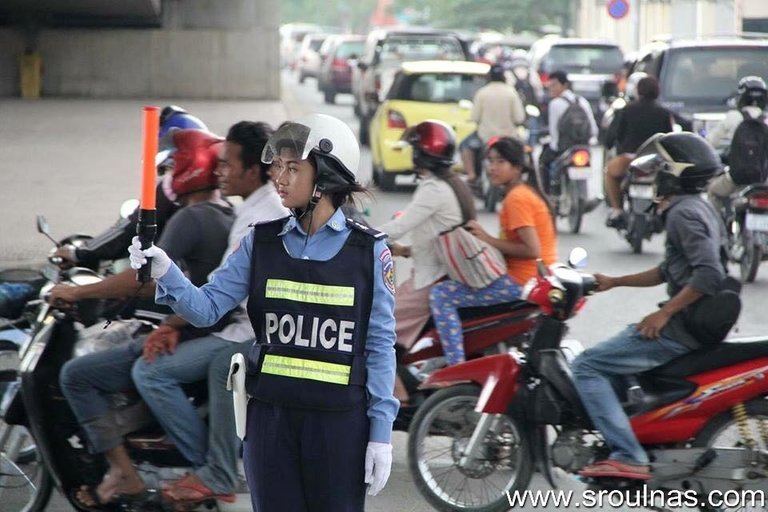 Female-Traffic-Police-in-Cambodia-1.jpg