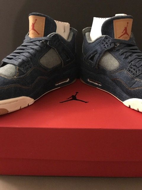 Jordan 4 levisss.jpg