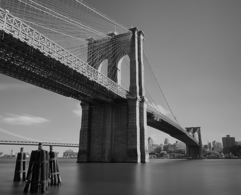 Brooklyn-Bridge-black-and-white.jpg