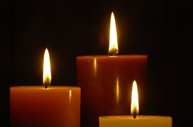 tres_velas_en_penumbra_-__dsc4962-640x640x80-1-1.jpg