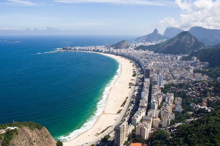 Praia_de_Copacabana_-_Rio_de_Janeiro,_Brasil.jpg