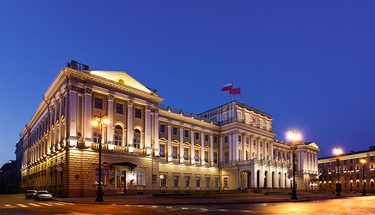 1024px-St_Petersburg,_Mariinskiy_Palace.jpg