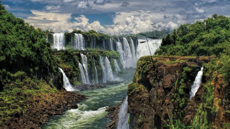 Argentina-Iguazu-Falls-Walking-Tour-1600x900.jpg