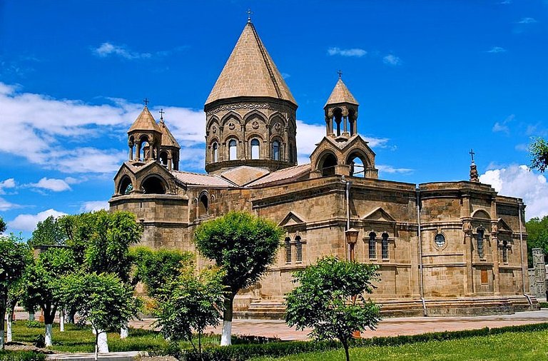 Etchmiadzin-Cathedral-in-Armenia.jpg