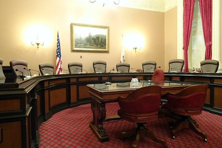 committee-room-1022791_1280.jpg