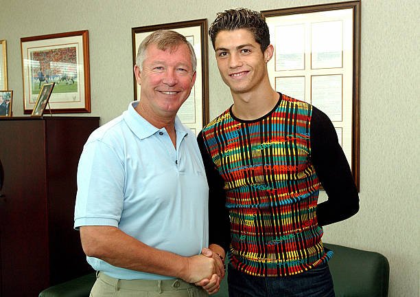 sir-alex-ferguson-greets-cristiano-ronaldo-as-the-young-portugese-picture-id2932681.jpg