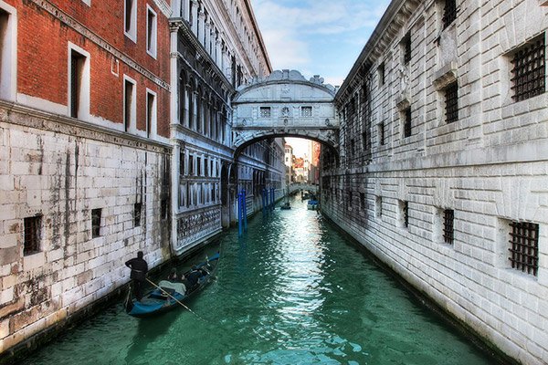 venice-bridge-of-sighs.jpg